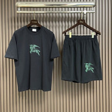 整套🛒🛒Burberry巴宝莉 战马印花短袖t恤短裤套装,面料采用230克重精梳棉,定制32支1*1螺纹 整套🛒🛒Burberry巴宝莉 战马印花短袖t恤短裤套装,面料采用230克重精梳棉,定制32支1*1螺纹