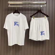 整套🛒🛒Burberry巴宝莉 战马印花短袖t恤短裤套装,面料采用230克重精梳棉,定制32支1*1螺纹 整套🛒🛒Burberry巴宝莉 战马印花短袖t恤短裤套装,面料采用230克重精梳棉,定制32支1*1螺纹