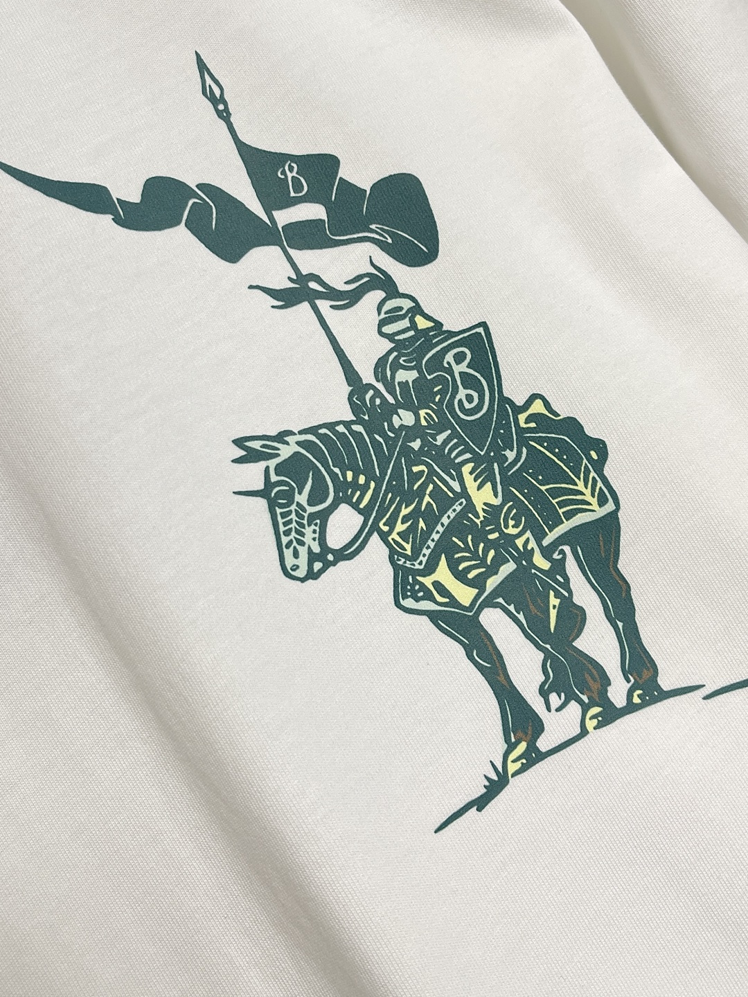 整套🛒🛒Burberry巴宝莉 战马印花短袖t恤短裤套装，面料采用230克重精梳棉，定制32支1*1螺纹