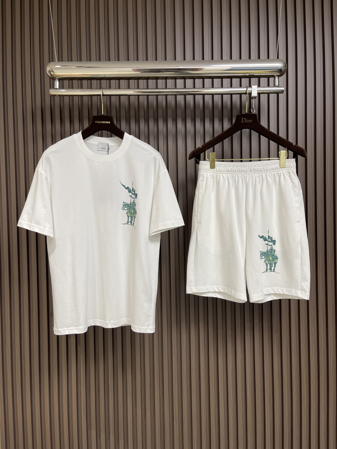 整套🛒🛒Burberry巴宝莉 战马印花短袖t恤短裤套装，面料采用230克重精梳棉，定制32支1*1螺纹