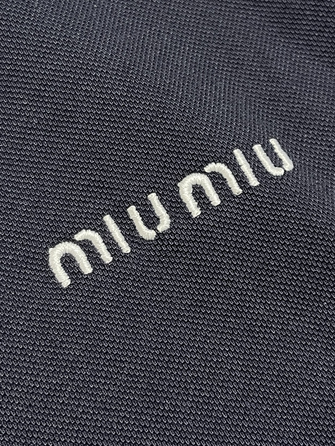 🛒🛒miumiu 拼色字母刺绣POLO衫，面料采用255克全棉进口珠地棉材质，清爽透气，刺绣采用进口TI