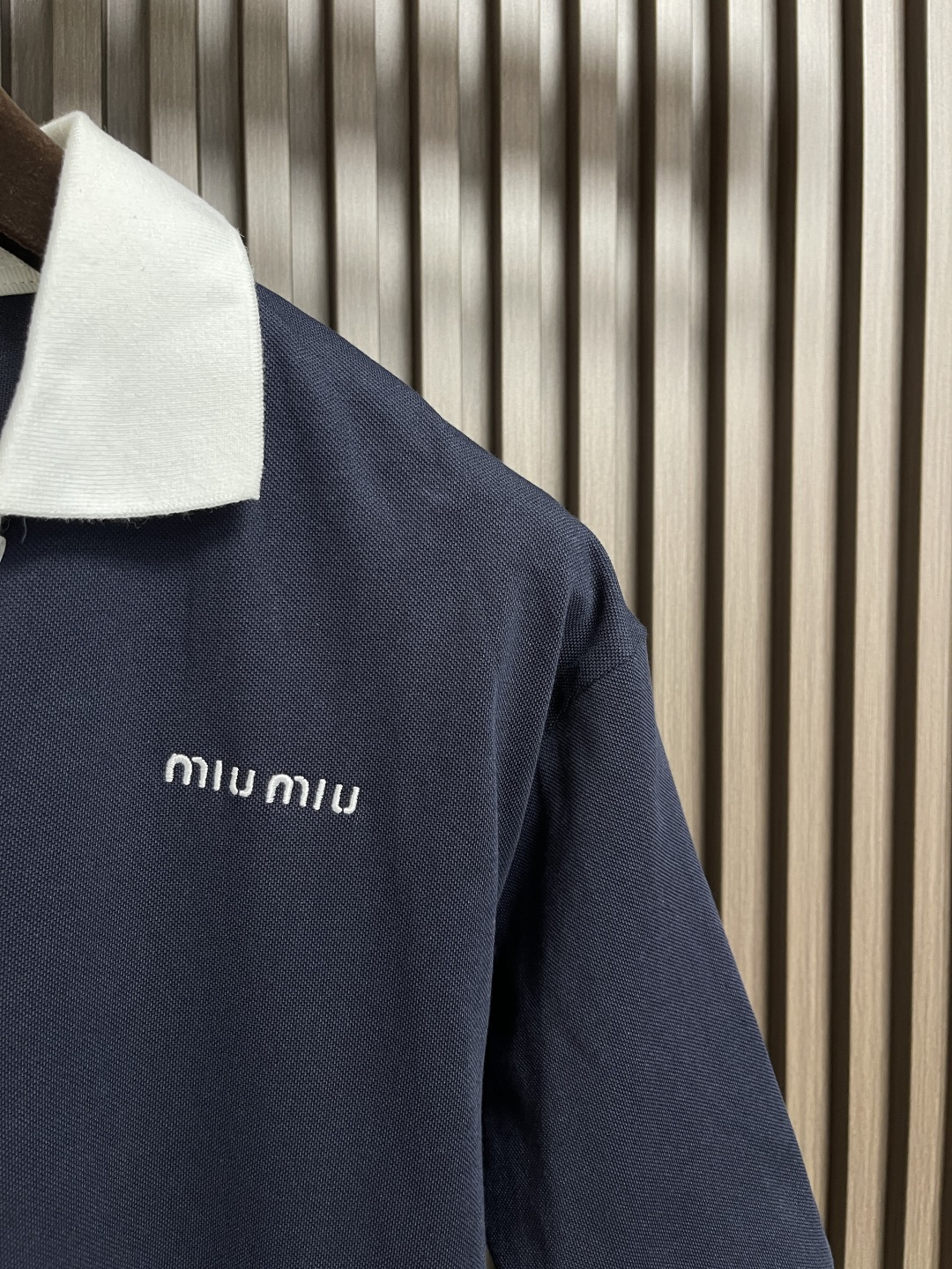 🛒🛒miumiu 拼色字母刺绣POLO衫，面料采用255克全棉进口珠地棉材质，清爽透气，刺绣采用进口TI
