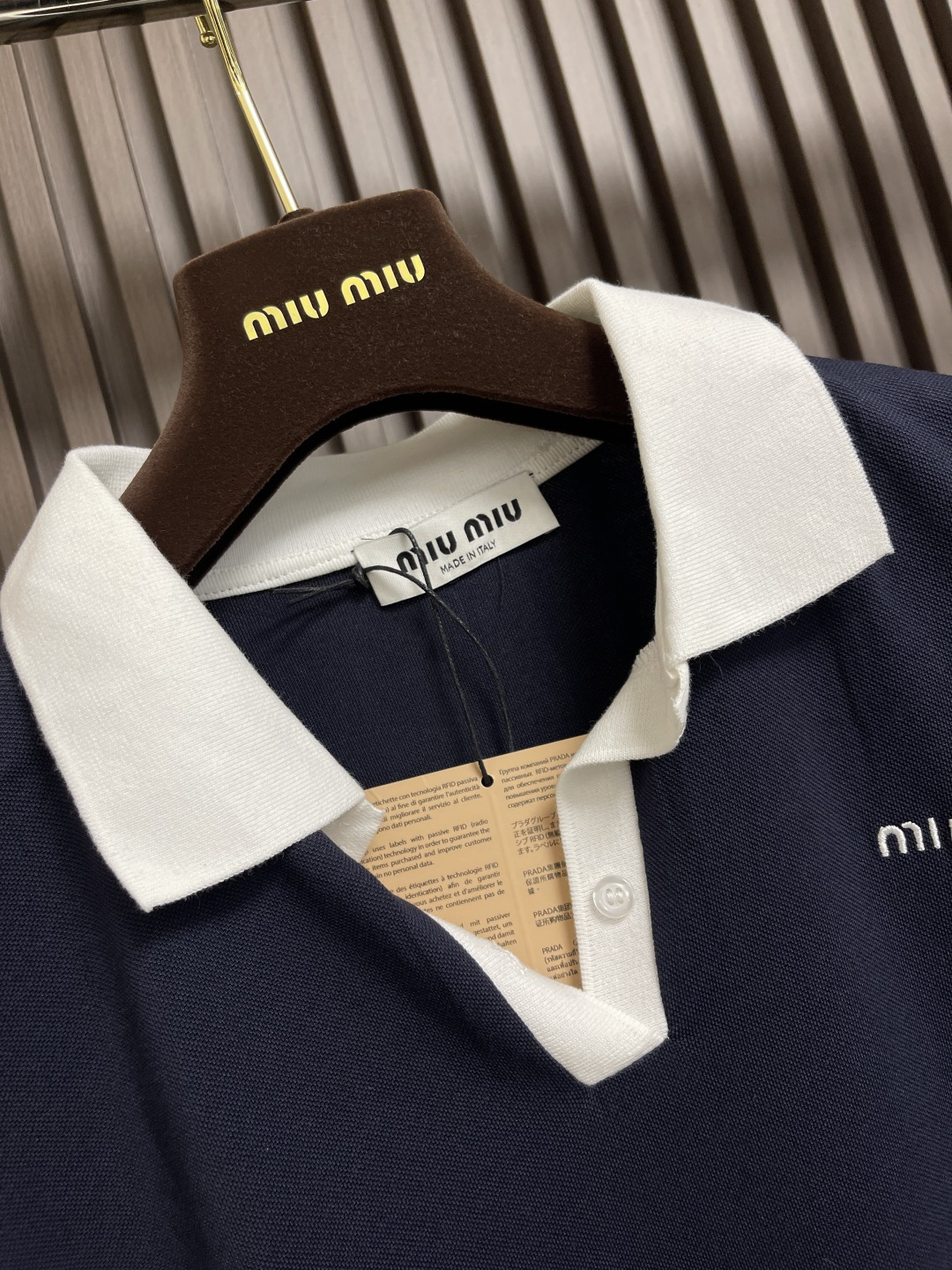 🛒🛒miumiu 拼色字母刺绣POLO衫，面料采用255克全棉进口珠地棉材质，清爽透气，刺绣采用进口TI