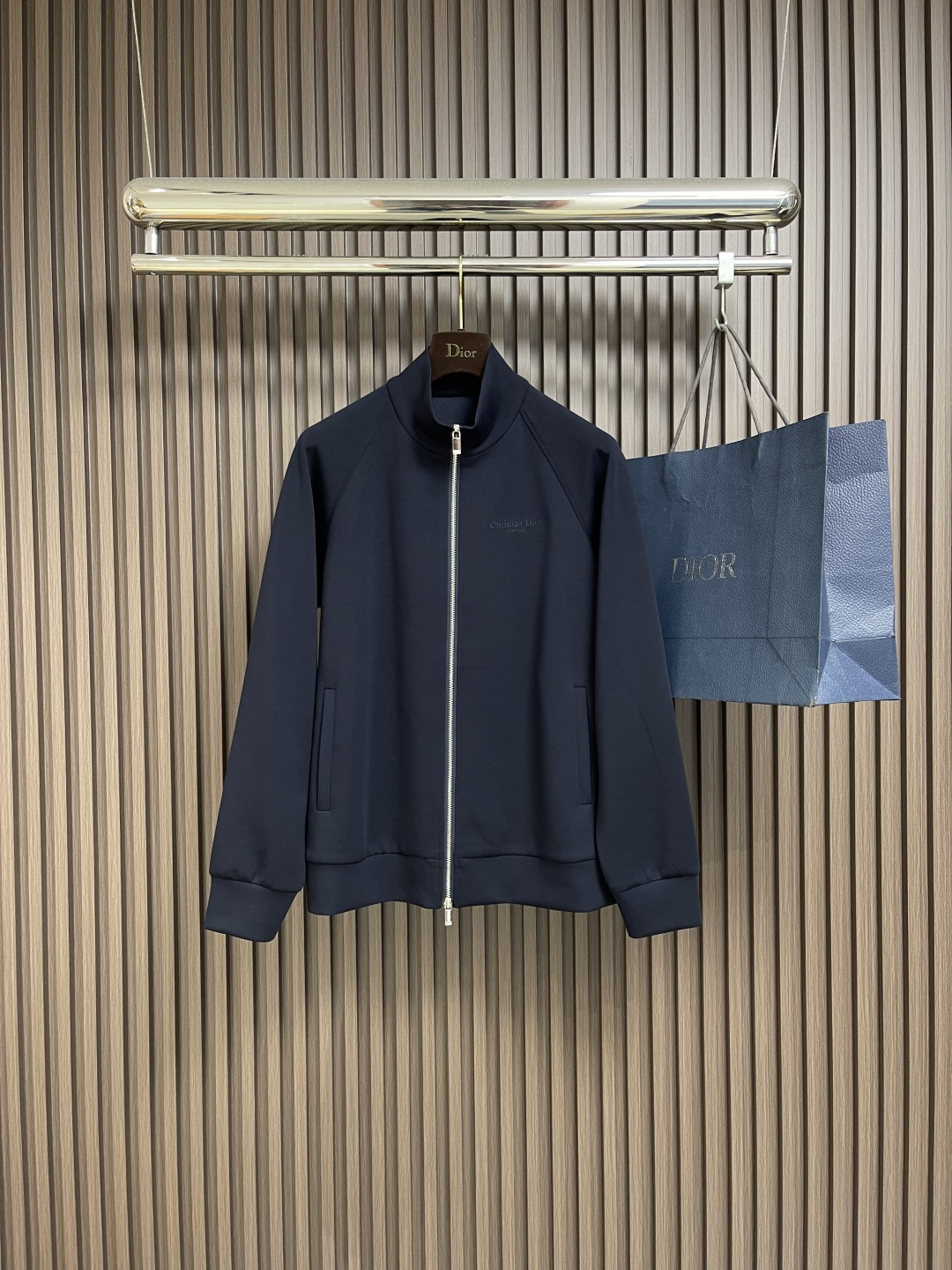 NO:514117,Price correction Tops and pants Dior logo jacquard casual zipper jacket and pants set, custom-made blended fabric, 55% combed cotton content, poor blending ratio on the market or poor craftsmanship, thick and hard fabric, which may irritate the skin, especially those with sensitive skin types. At the same time, the breathability and warmth of the fabric are balanced, customized auxiliary materials, complete three standards, the same style for men and women. Size M-3XL, dior, jackets & coats, alexander wang19860909价格更正 上衣裤子 Dior 徽标提花休闲拉链外套卫裤套装,采用定制混纺面料,55％精梳棉含量,市面混纺比例不佳或工艺差,面料粗硬,可能刺激皮肤,尤其敏感肤质人群,同时面料的透气性及保暖性都做到了平衡,定制辅料,三标齐全,男女同款.尺码M-3XL,,dior,jackets & coats,alexander wang,Men's clothing