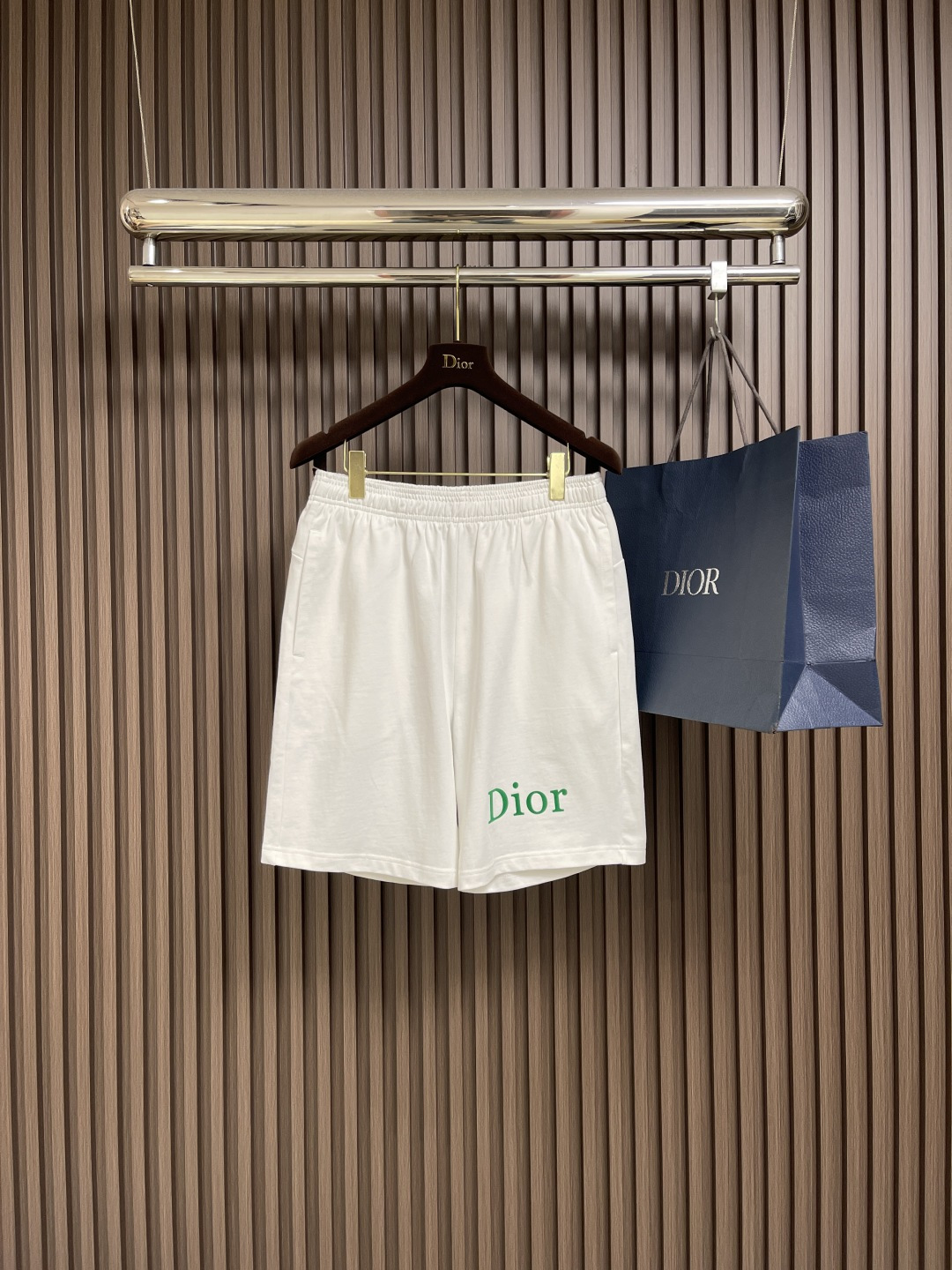 整套🛒🛒 
Dior 2025ss新款限定logo标识短袖T恤短裤套装，采用定制棉质平纹面料，透气舒适，