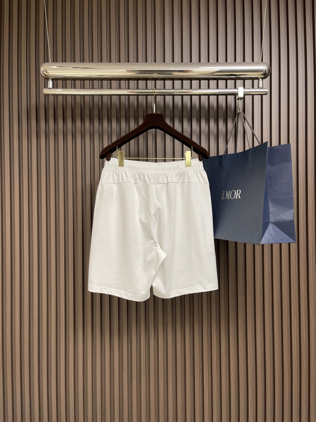 整套🛒🛒 
Dior 2025ss新款限定logo标识短袖T恤短裤套装，采用定制棉质平纹面料，透气舒适，