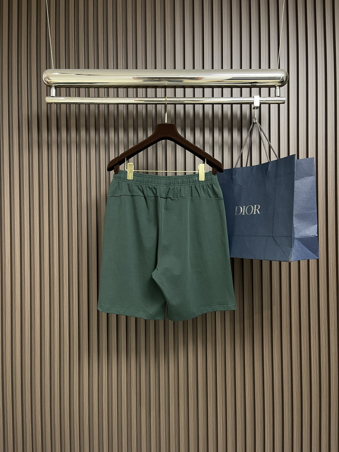 整套🛒🛒 
Dior 2025ss新款限定logo标识短袖T恤短裤套装，采用定制棉质平纹面料，透气舒适，