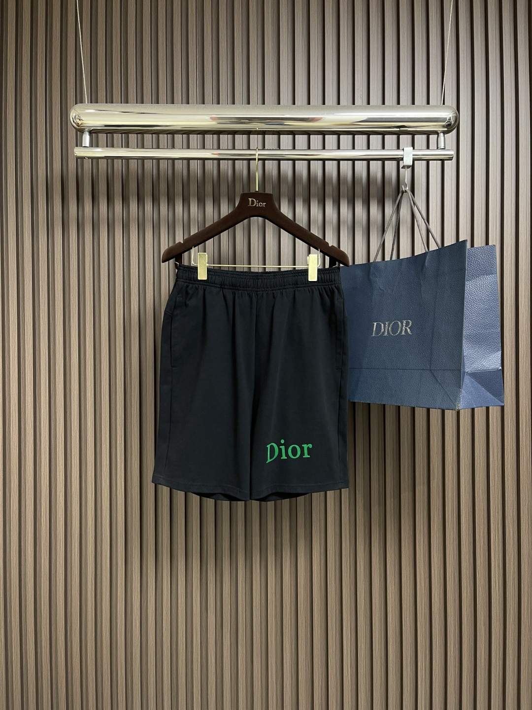 整套🛒🛒 
Dior 2025ss新款限定logo标识短袖T恤短裤套装，采用定制棉质平纹面料，透气舒适，