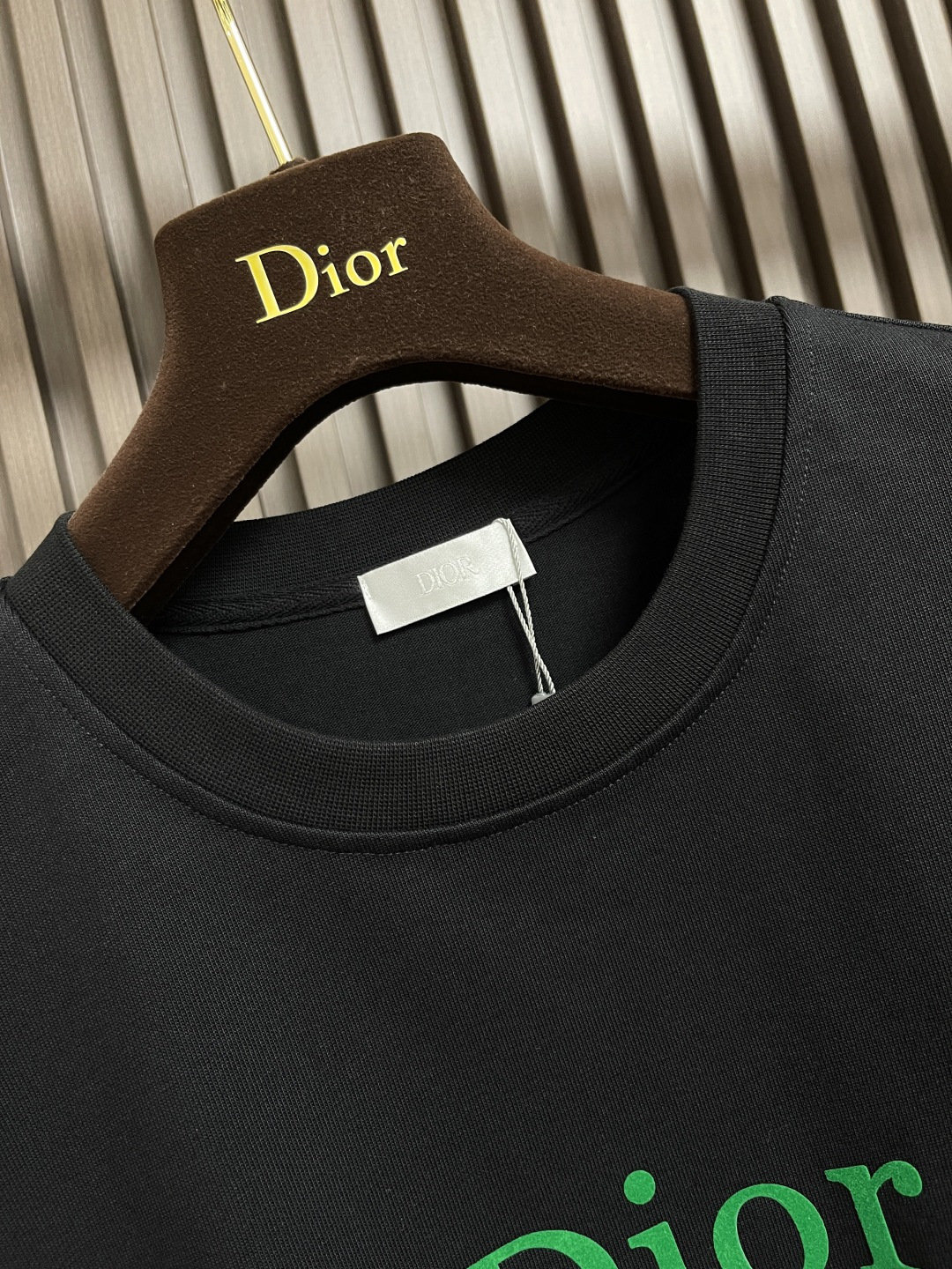 整套🛒🛒 
Dior 2025ss新款限定logo标识短袖T恤短裤套装，采用定制棉质平纹面料，透气舒适，