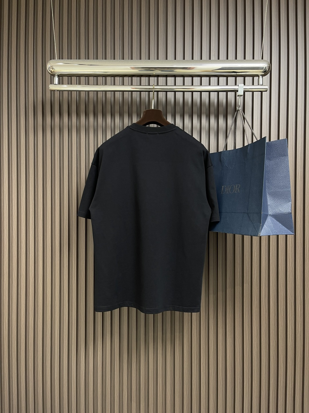 整套🛒🛒 
Dior 2025ss新款限定logo标识短袖T恤短裤套装，采用定制棉质平纹面料，透气舒适，