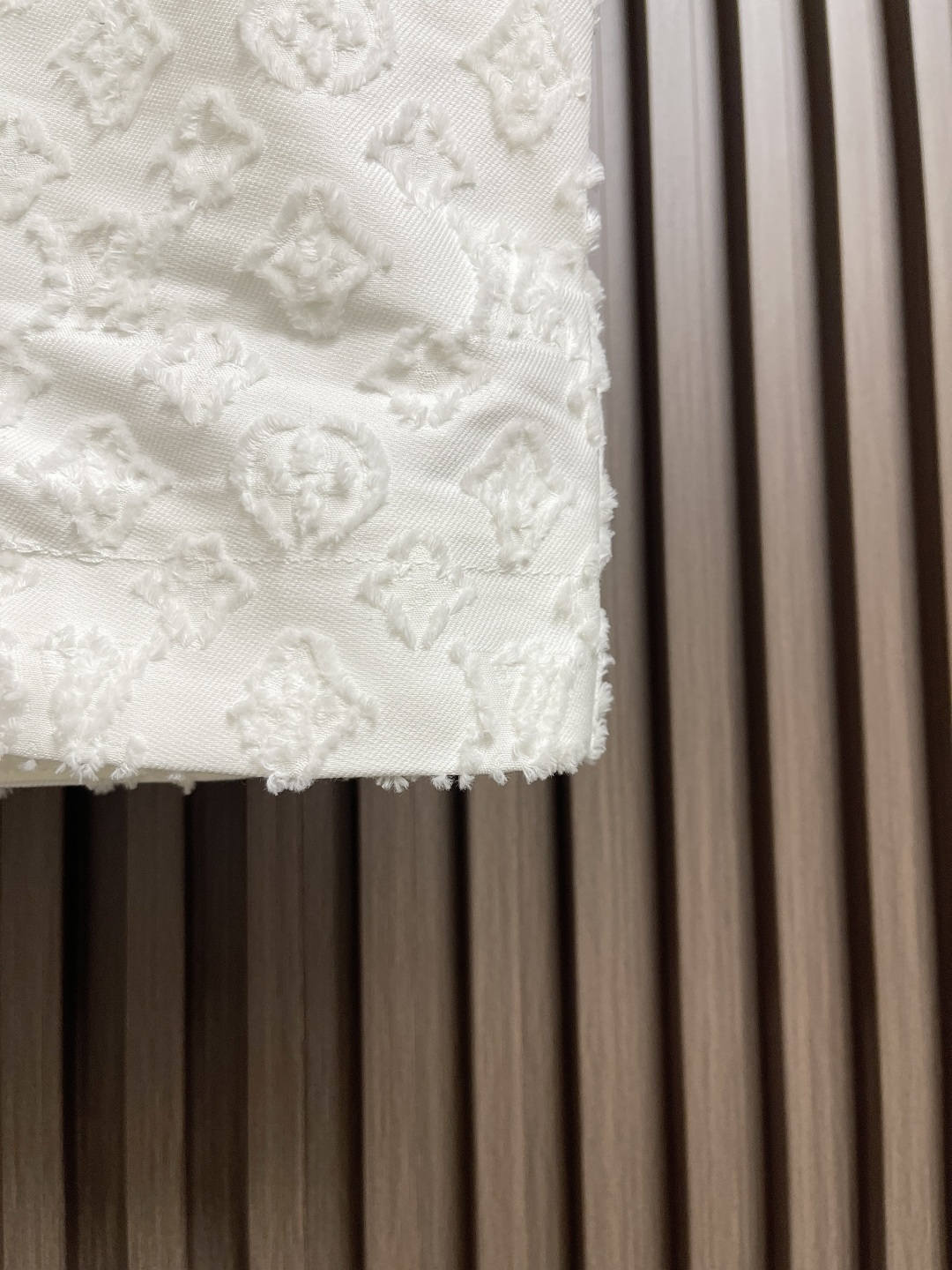 🛒🛒LVMONOGRAM剪花女款牛仔短裙 本款迷你短裙取材挺括棉质提花面料，令 Monogram 图案呈