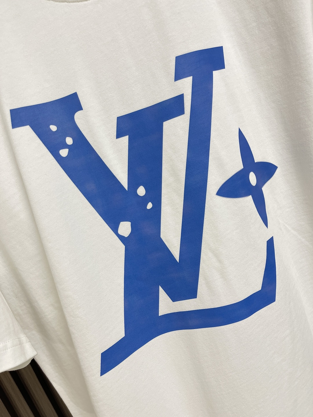 整套🛒🛒
LV 2025SS春夏新款标识 logo 情侣款短袖T恤短裤套装，精工字母印花，32支双全精梳