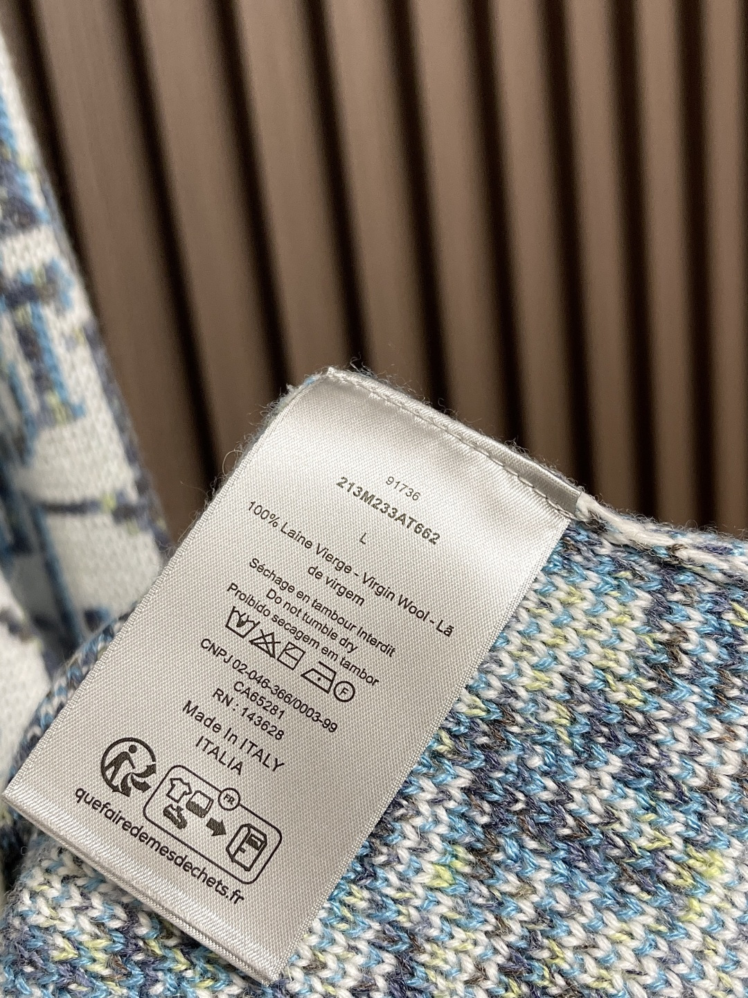 🛒🛒Dior 2025SS新款圆领针织毛衣，重新诠释经典的 Oblique 印花。采用白色和蓝色绵羊毛提