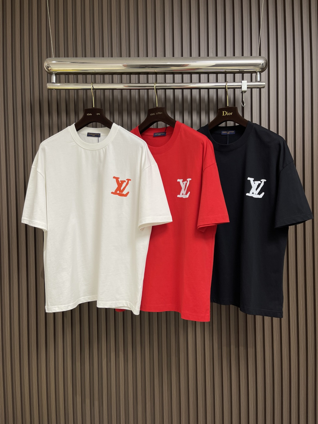 🛒🛒LV 2025fw夏季新款涂鸦刺绣短袖t恤，定制260g全棉双纱紧密爽滑面料，布面干净，布纹清晰，手