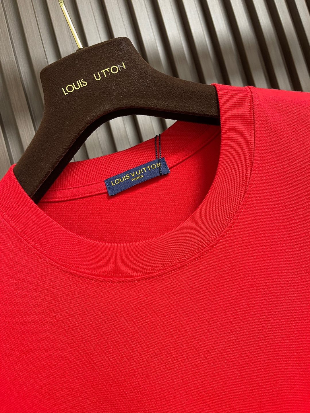 🛒🛒LV 2025fw夏季新款涂鸦刺绣短袖t恤，定制260g全棉双纱紧密爽滑面料，布面干净，布纹清晰，手