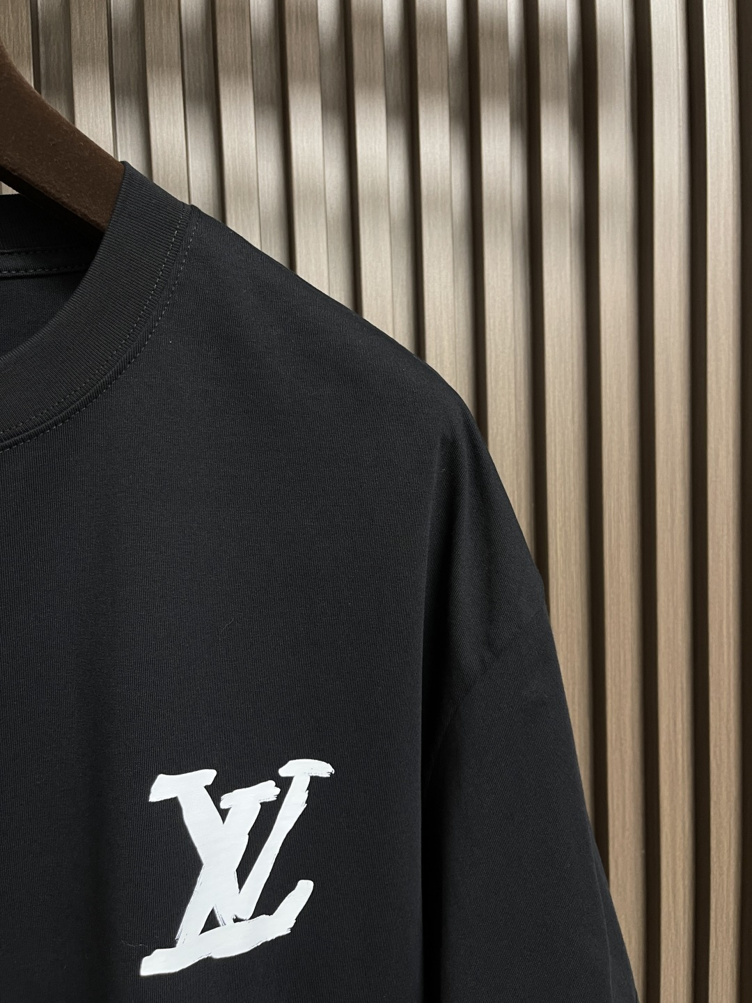 🛒🛒LV 2025fw夏季新款涂鸦刺绣短袖t恤，定制260g全棉双纱紧密爽滑面料，布面干净，布纹清晰，手