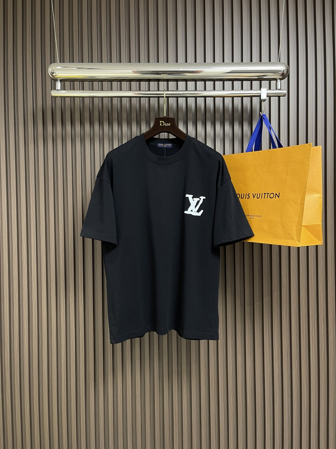 🛒🛒LV 2025fw夏季新款涂鸦刺绣短袖t恤，定制260g全棉双纱紧密爽滑面料，布面干净，布纹清晰，手