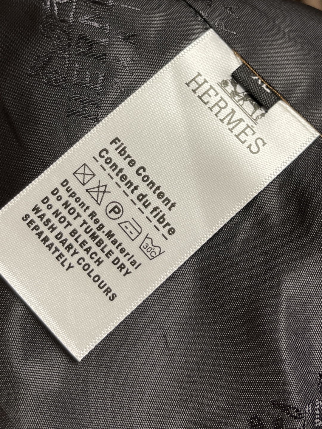 Dior 2025SS Early Autumn New Leather Vest, Embossed Design 10 cmp i1755515829740 1521 0 8