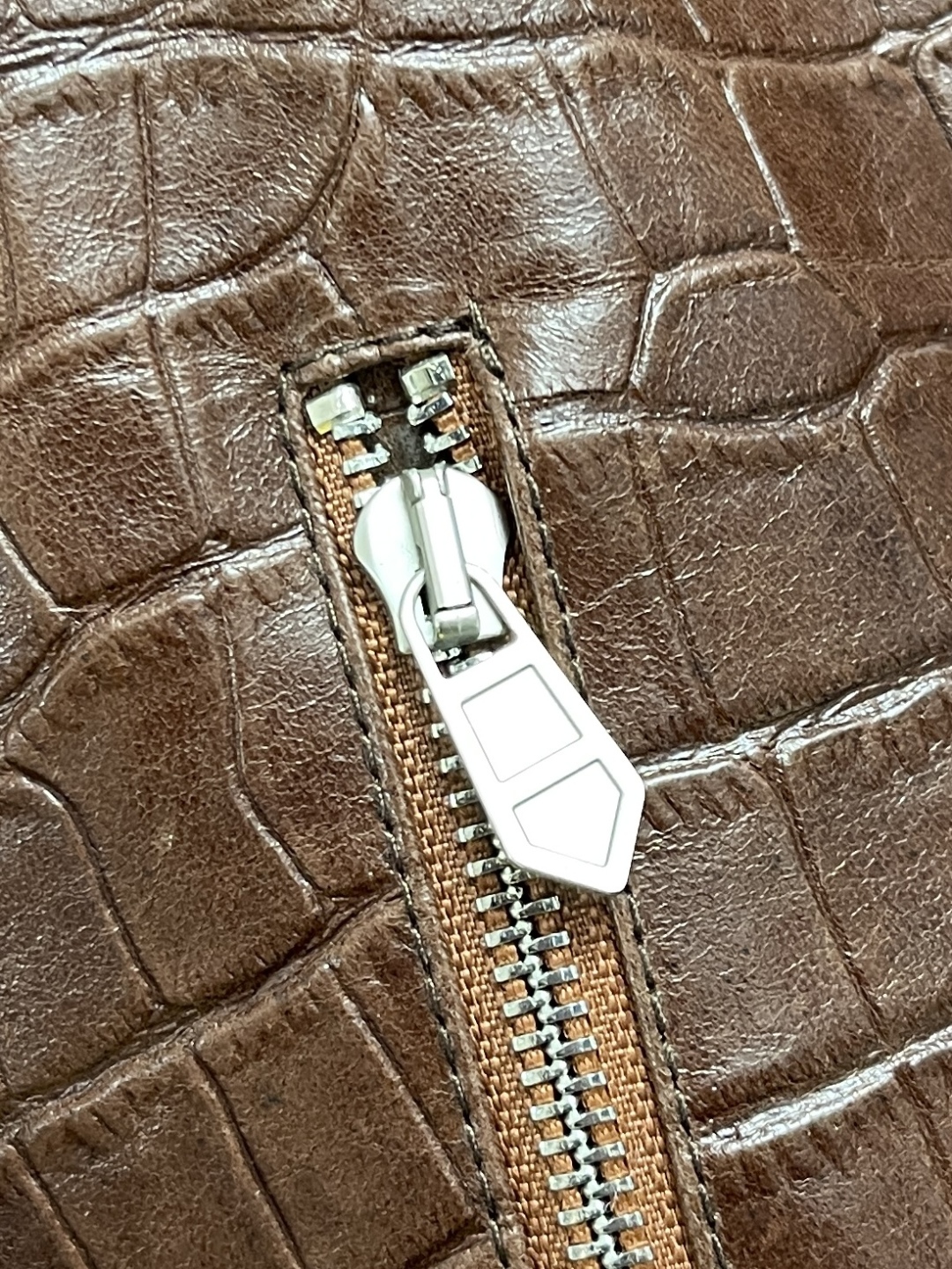 Dior 2025SS Early Autumn New Leather Vest, Embossed Design 6 cmp i1755515829881 1607 0 4