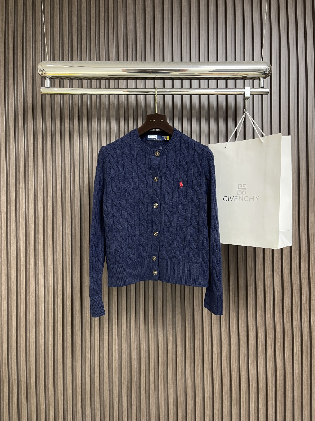 🛒🛒RAlP🆕H LAUREN 绞花小马图案刺绣开衫，女款👩 让人眼前一亮的设计，目光不自觉地被吸引，版