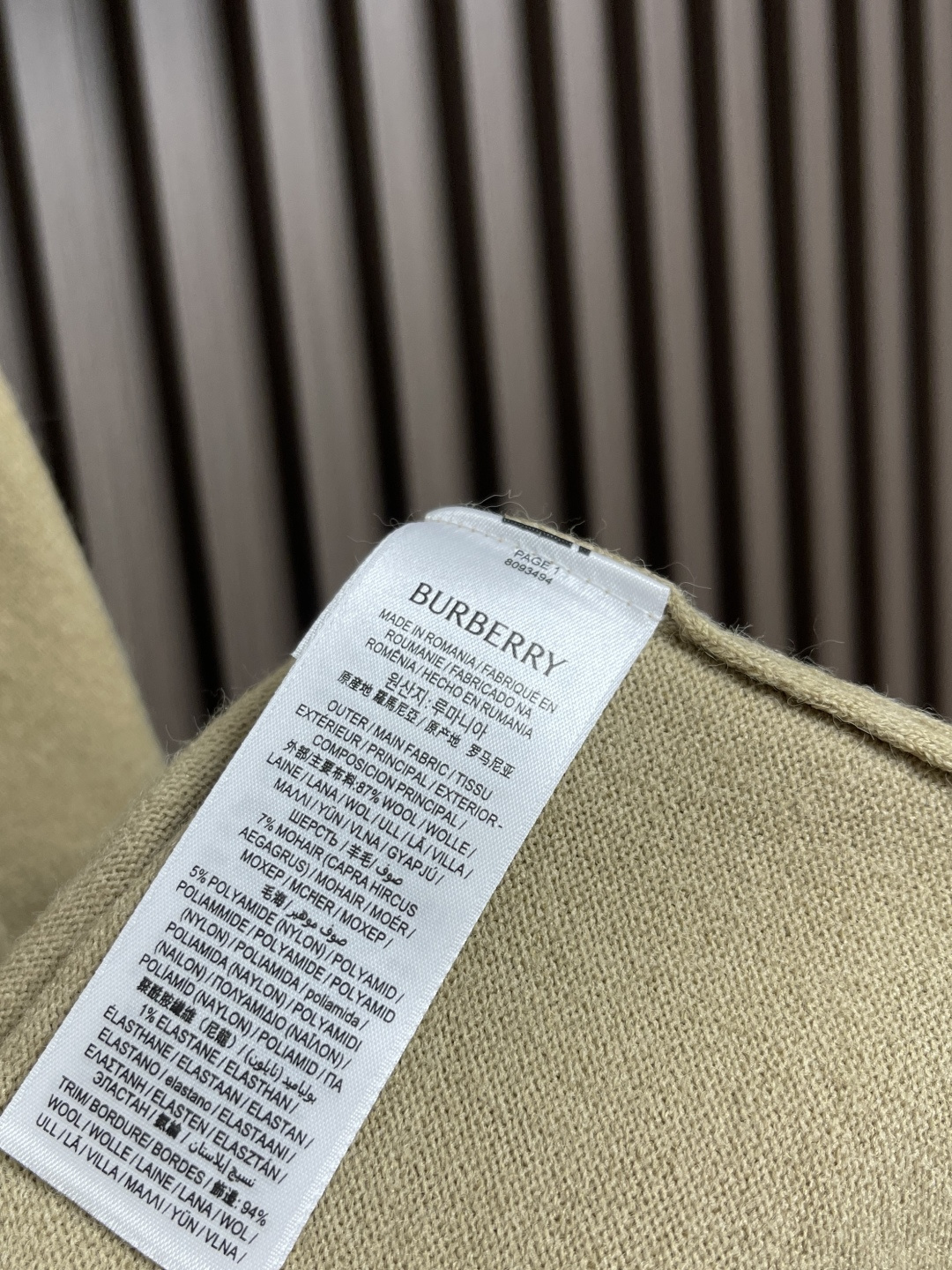 🛒🛒Burberry 2025ss新款针织POLO外套，选用轻盈羊绒混纺平织面料打造，点缀同色系马术骑士