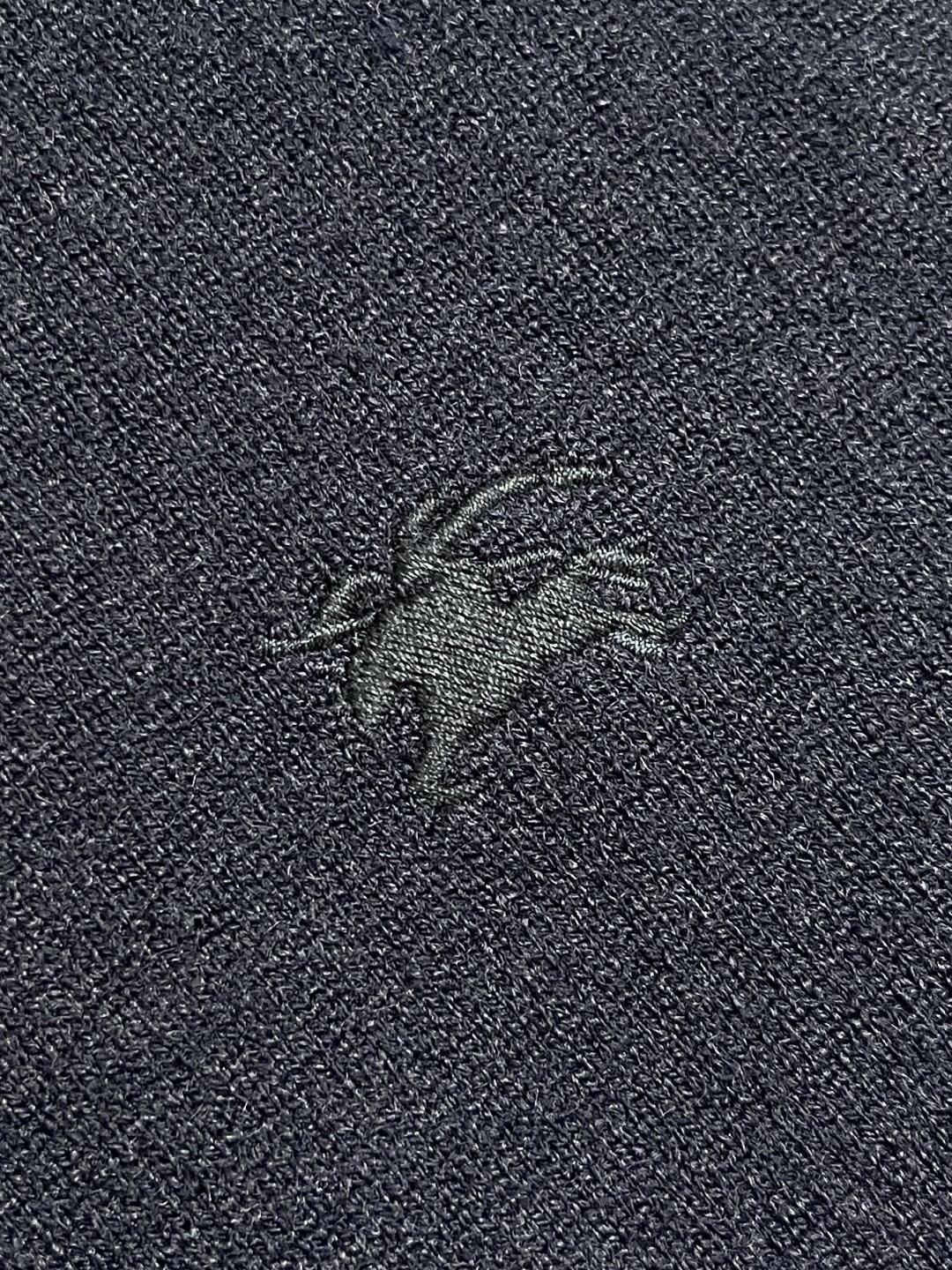 🛒🛒Burberry 2025ss新款针织POLO外套，选用轻盈羊绒混纺平织面料打造，点缀同色系马术骑士