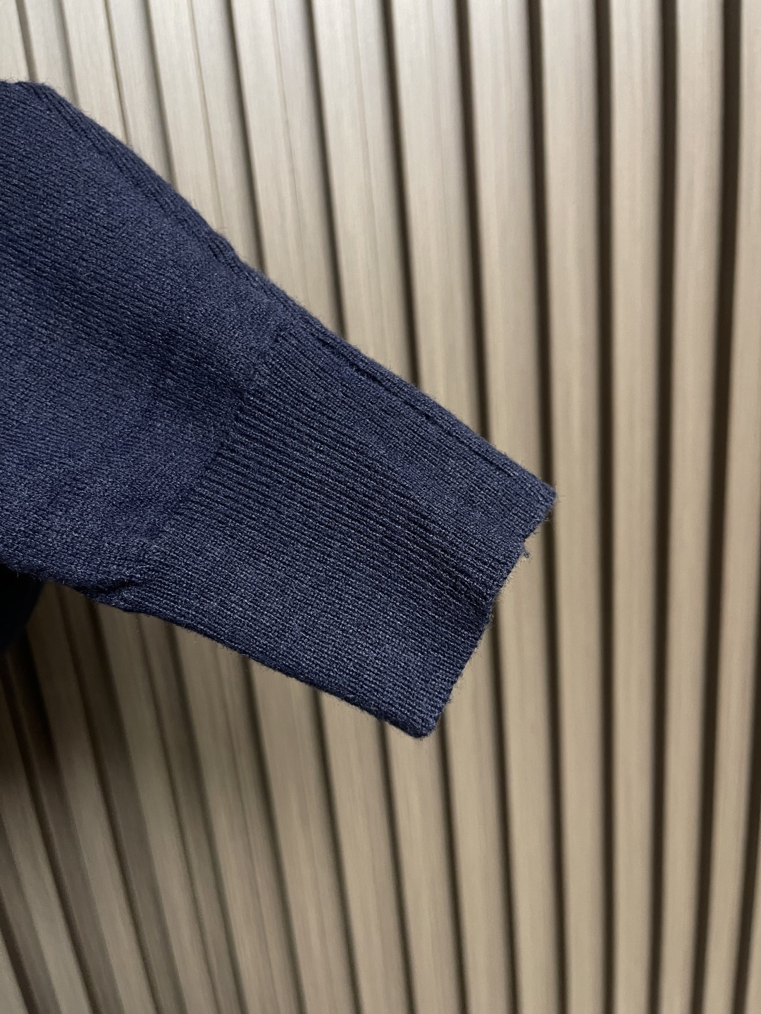 🛒🛒Burberry 2025ss新款针织POLO外套，选用轻盈羊绒混纺平织面料打造，点缀同色系马术骑士