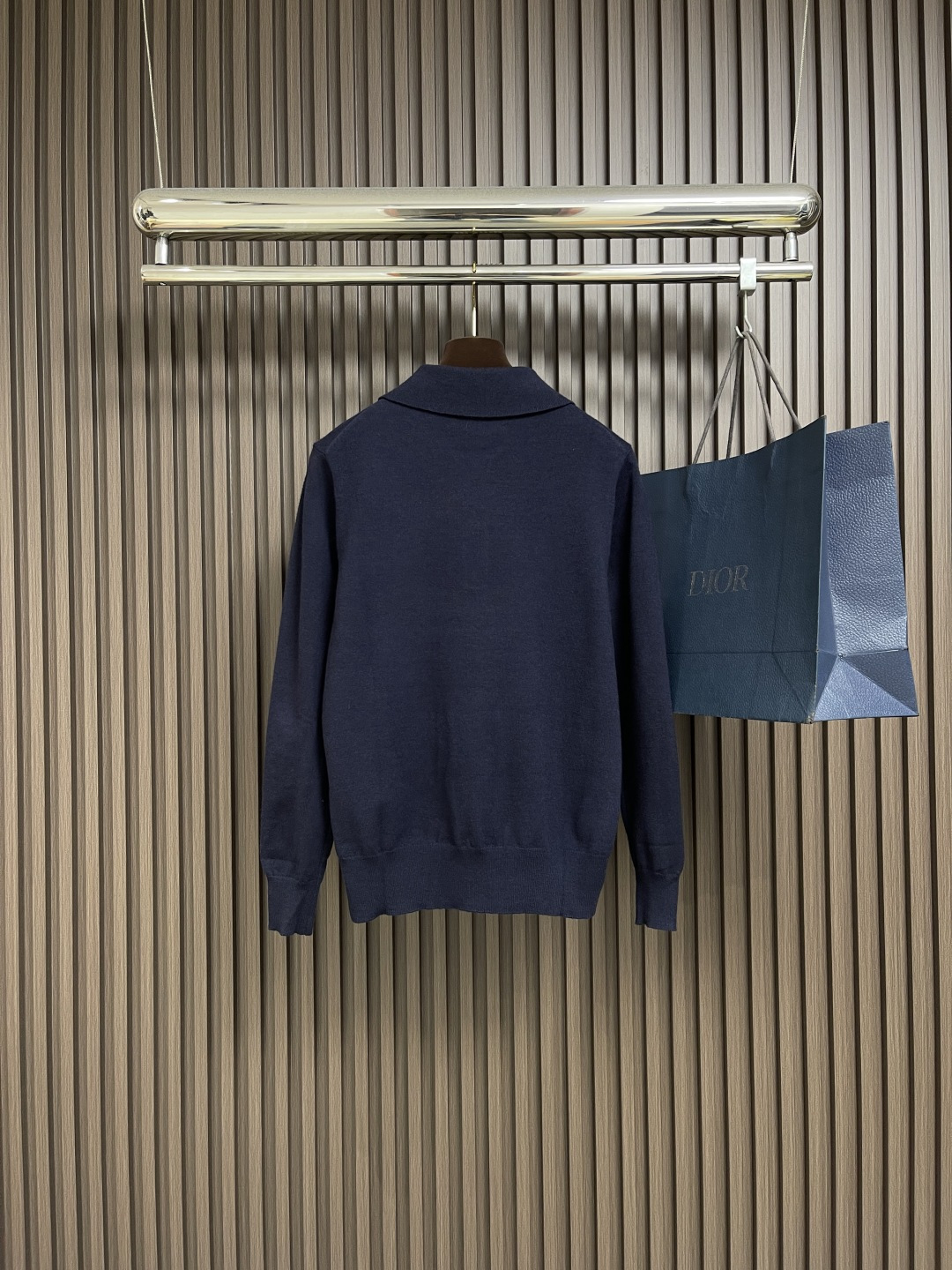 🛒🛒Burberry 2025ss新款针织POLO外套，选用轻盈羊绒混纺平织面料打造，点缀同色系马术骑士