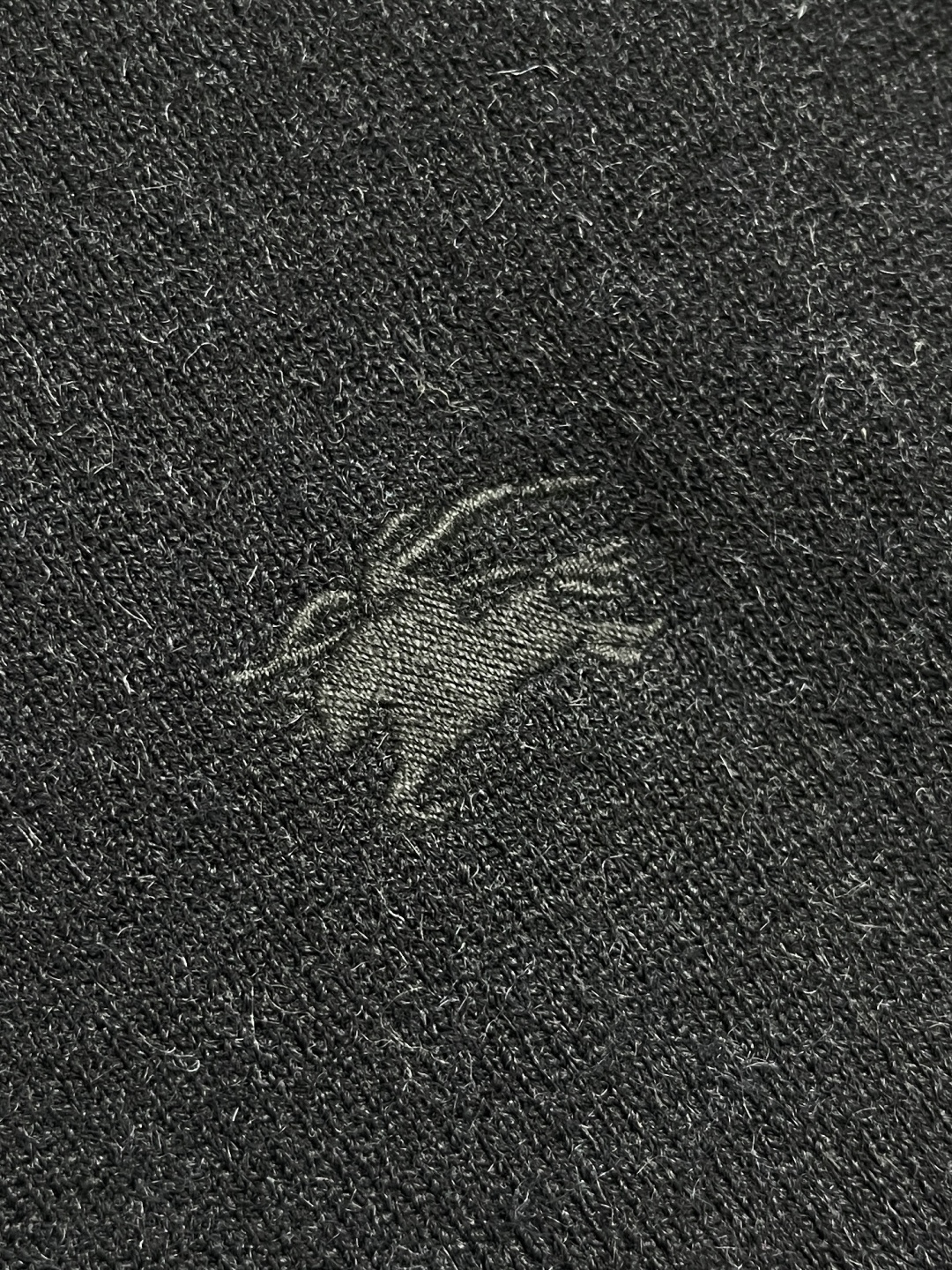 🛒🛒Burberry 2025ss新款针织POLO外套，选用轻盈羊绒混纺平织面料打造，点缀同色系马术骑士