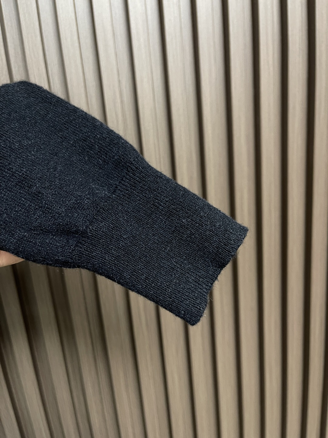 🛒🛒Burberry 2025ss新款针织POLO外套，选用轻盈羊绒混纺平织面料打造，点缀同色系马术骑士