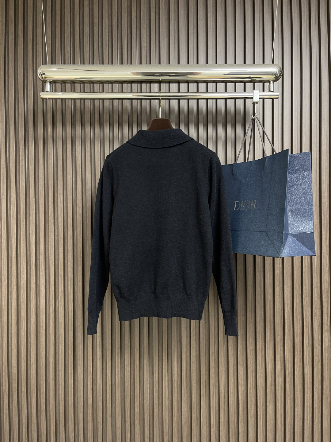 🛒🛒Burberry 2025ss新款针织POLO外套，选用轻盈羊绒混纺平织面料打造，点缀同色系马术骑士