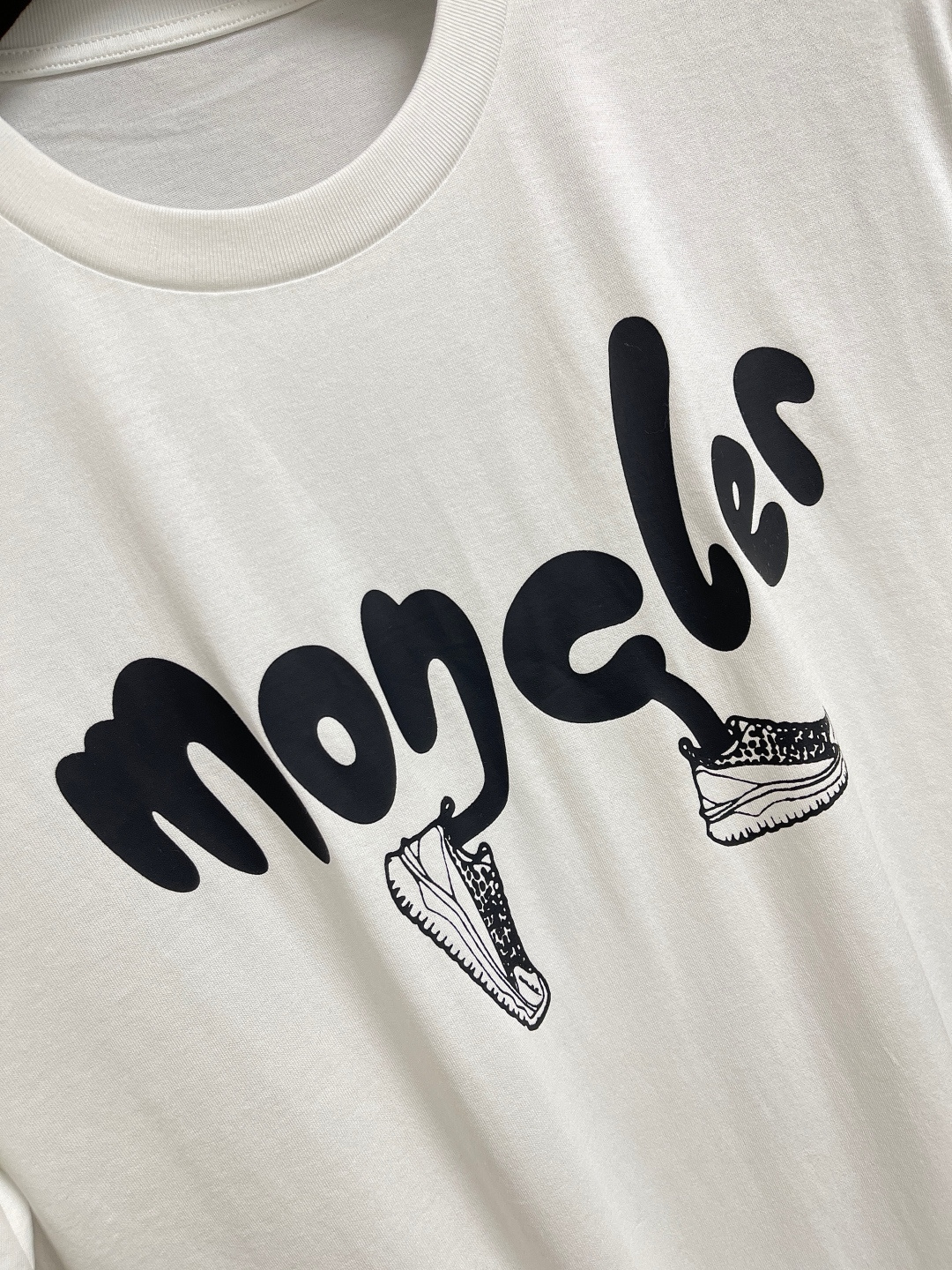 🛒🛒Moncler 卡通印花短袖T恤，纯棉双纱面料，对色定染面料，超精细平网印花工艺，潮流感十足，采用细