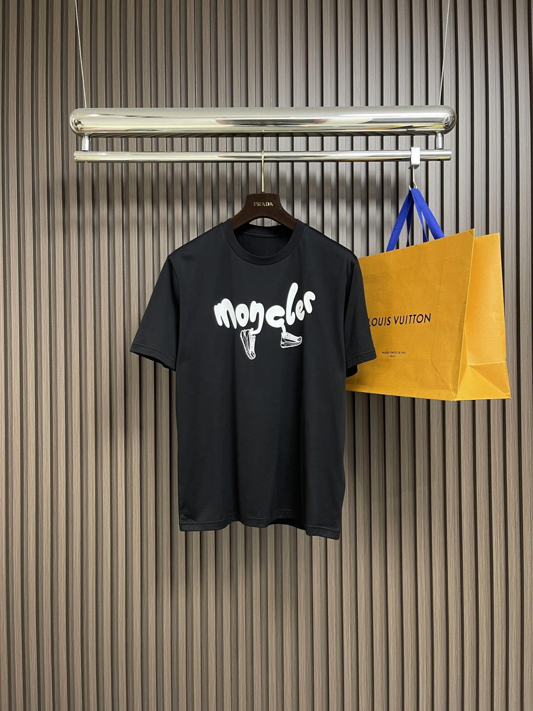 🛒🛒Moncler 卡通印花短袖T恤，纯棉双纱面料，对色定染面料，超精细平网印花工艺，潮流感十足，采用细