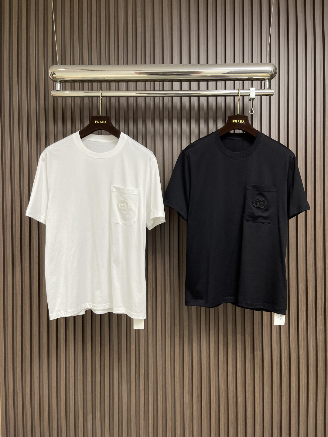 🛒🛒GUCCI 2025SS新款短袖T恤，简约百搭款。客供进口纯棉面料，胸前口袋刺绣logo，不仅挺括，