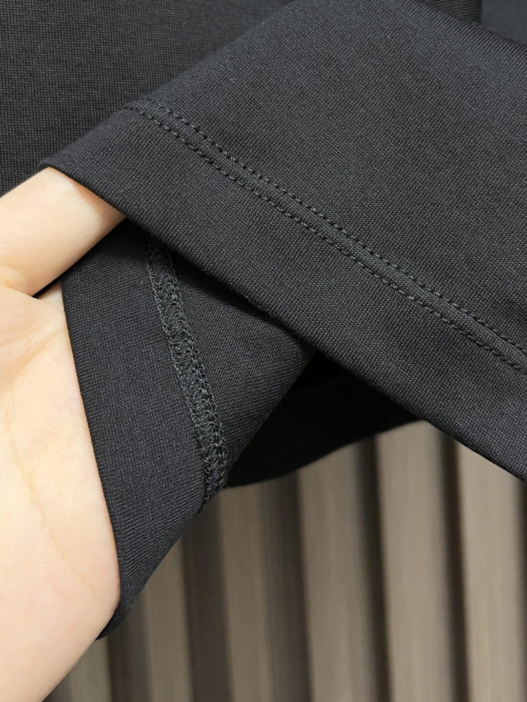 🛒🛒GUCCI 2025SS新款短袖T恤，简约百搭款。客供进口纯棉面料，胸前口袋刺绣logo，不仅挺括，