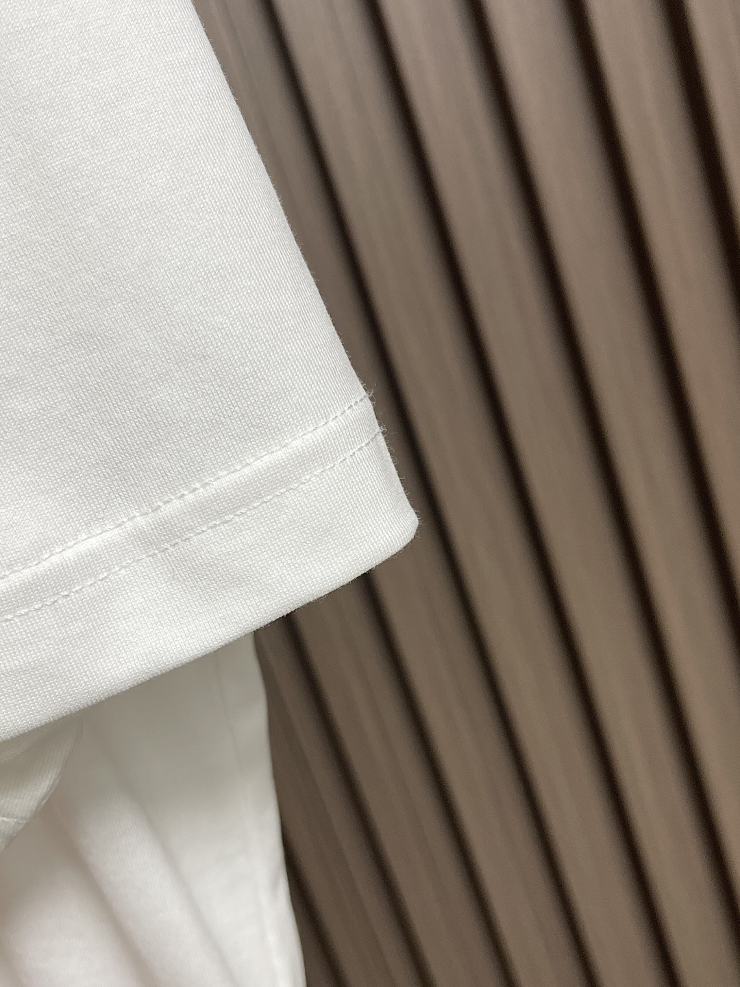 🛒🛒Loewe X On昂跑联名印花短袖T恤，采用280g重磅平纹面料，这款以其卓越的质感和耐用性，成为