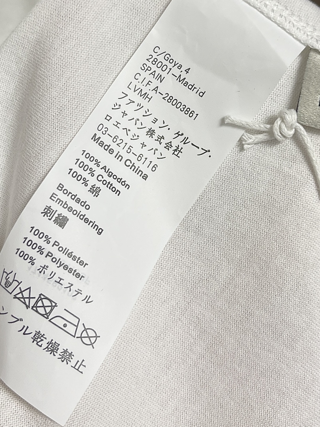 🛒🛒Loewe X On昂跑联名印花短袖T恤，采用280g重磅平纹面料，这款以其卓越的质感和耐用性，成为