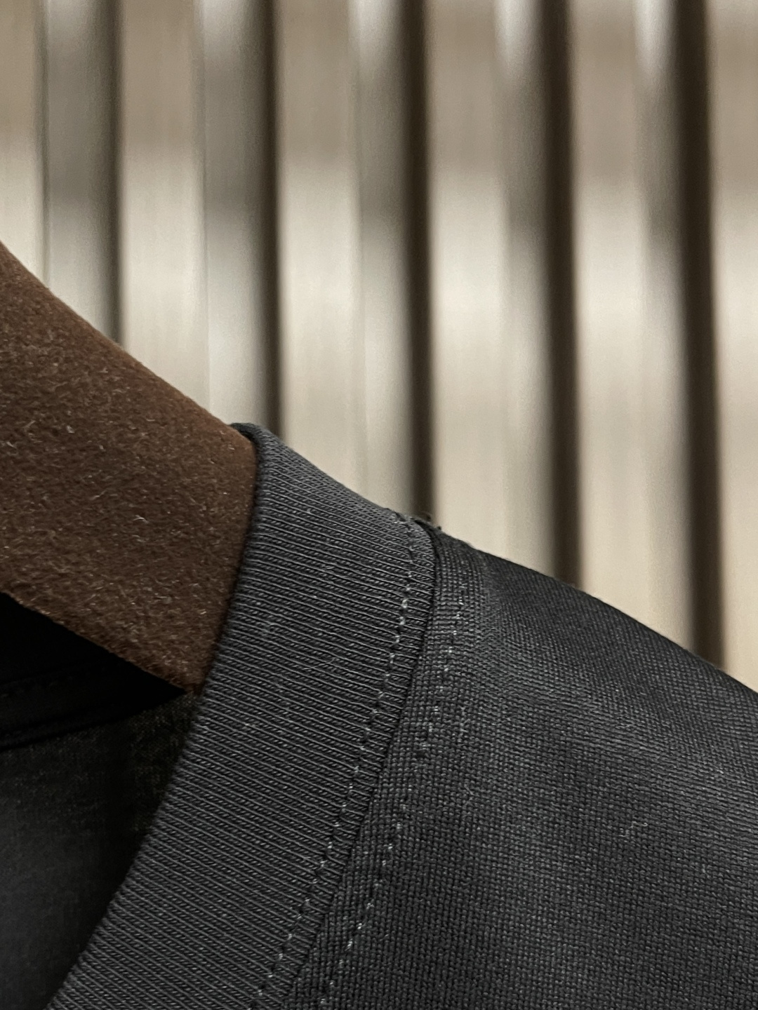 🛒🛒Loewe X On昂跑联名印花短袖T恤，采用280g重磅平纹面料，这款以其卓越的质感和耐用性，成为