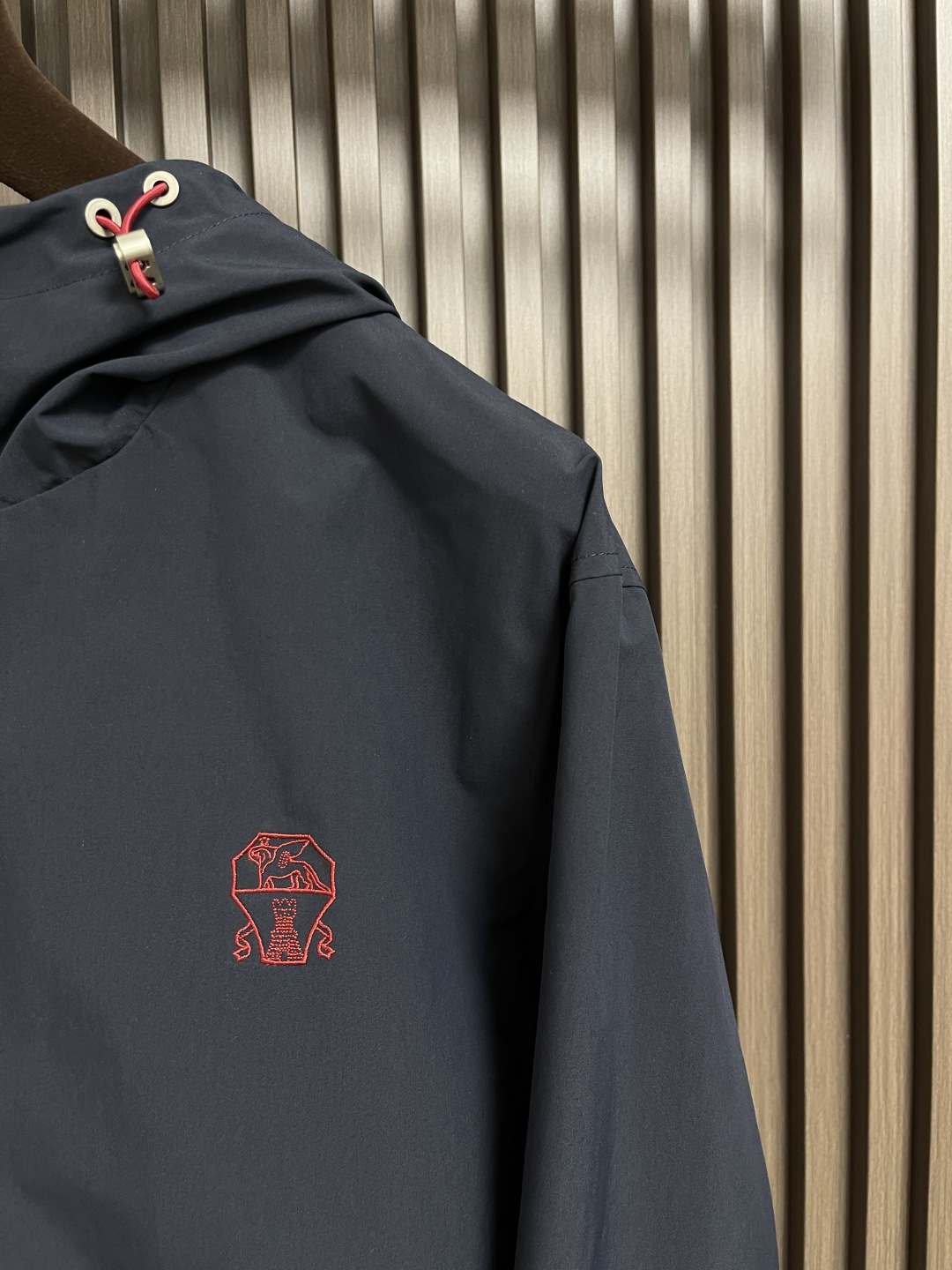 🛒🛒BC 2025SS秋冬防风外套！老钱新贵推荐！ 商务休闲连帽撞色外套 连帽款式 标志LOGO点缀结合