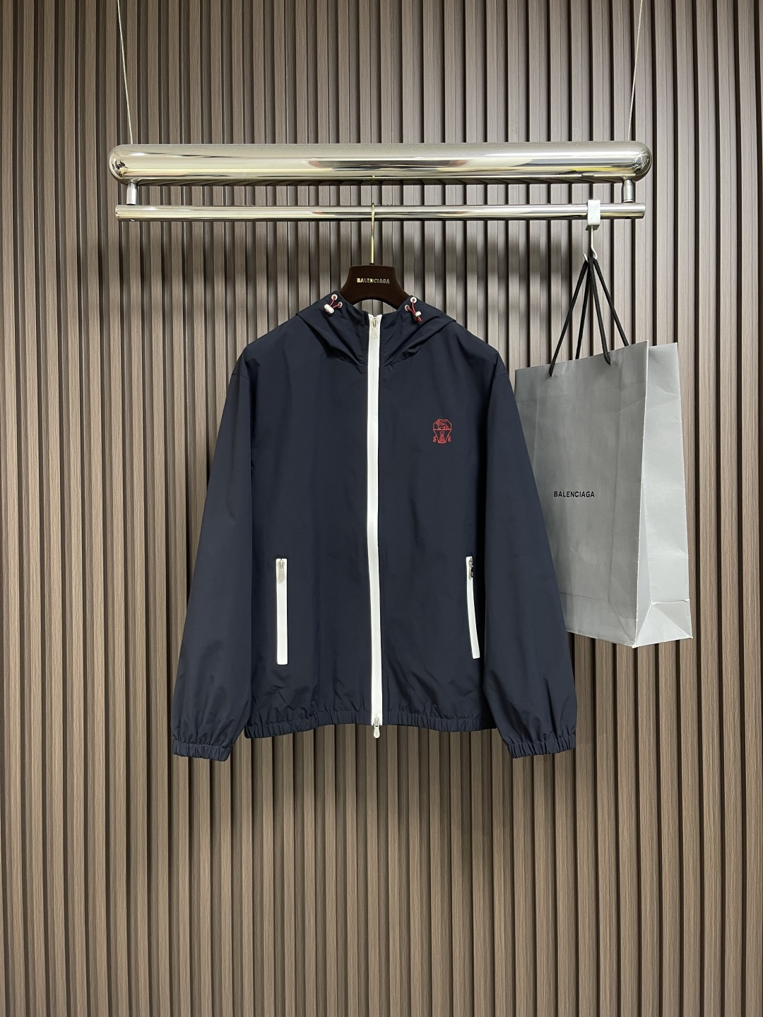 NO:514120,BC SS autumn and winter windproof jacket!  Recommended by old money upstarts!  Business and casual hooded contrast jacket Hooded style Logo embellishment combined with placket zipper contrast design Combined style Waterproof zipper insert pockets on both sides seem simple design Detailed node embellishment Keep improving Technology blended material With lining inside Moderate thickness Suitable for autumn and winter wear The upper body is crisp and stylish Full-quality order Size M-3XL, Jackets & coats, Hats, Alexander wang19860909BC SS秋冬防风外套！老钱新贵推荐！ 商务休闲连帽撞色外套 连帽款式 标志LOGO点缀结合门襟拉链撞色设计 合体的版型 两侧防水拉链插袋看似简约的设计 细节点缀精益求精 科技混纺材质 内有里布 厚度适中 适合秋冬穿着 上身挺括有型 全品相订单 尺码M-3XL,,jackets & coats,hats,alexander wang,Men's clothing