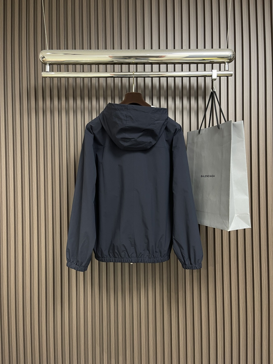 🛒🛒BC 2025SS秋冬防风外套！老钱新贵推荐！ 商务休闲连帽撞色外套 连帽款式 标志LOGO点缀结合