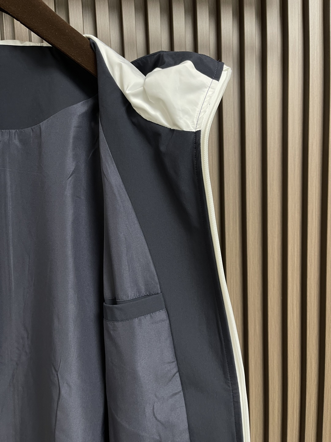 🛒🛒BC 2025SS秋冬防风外套！老钱新贵推荐！ 商务休闲连帽撞色外套 连帽款式 标志LOGO点缀结合