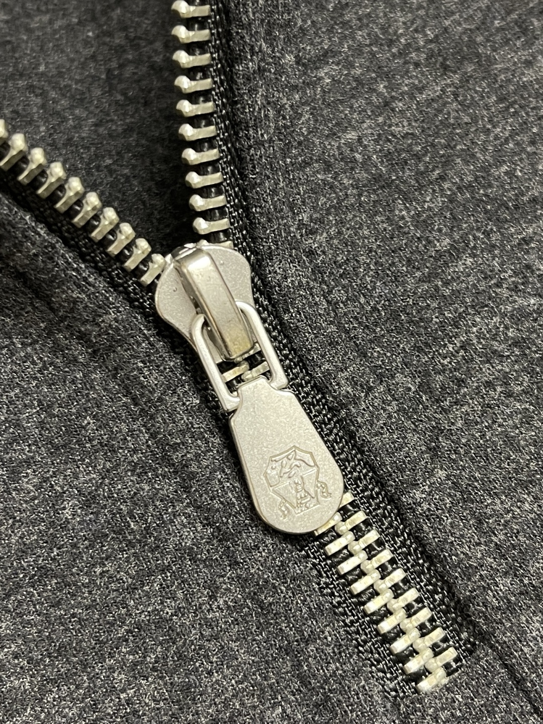 🛒🛒BC 2025SS秋冬商务休闲羊绒混纺立领外套 经典款秋冬季实穿款式之一 小立领 下摆袖口处采用双料