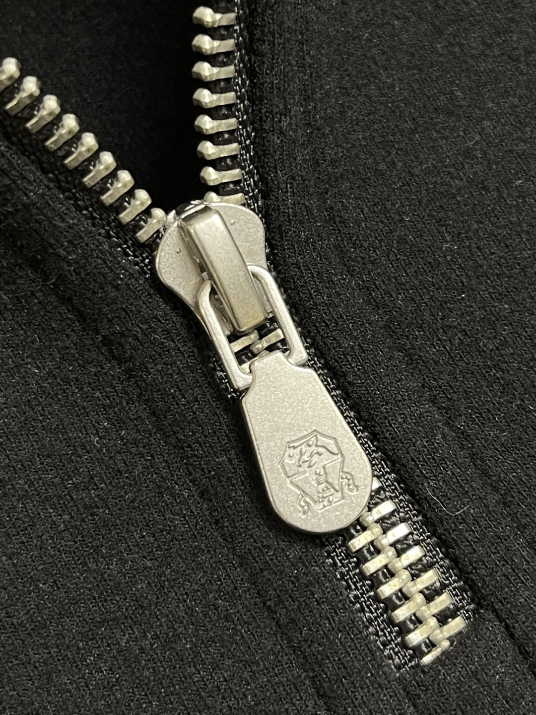 🛒🛒BC 2025SS秋冬商务休闲羊绒混纺立领外套 经典款秋冬季实穿款式之一 小立领 下摆袖口处采用双料