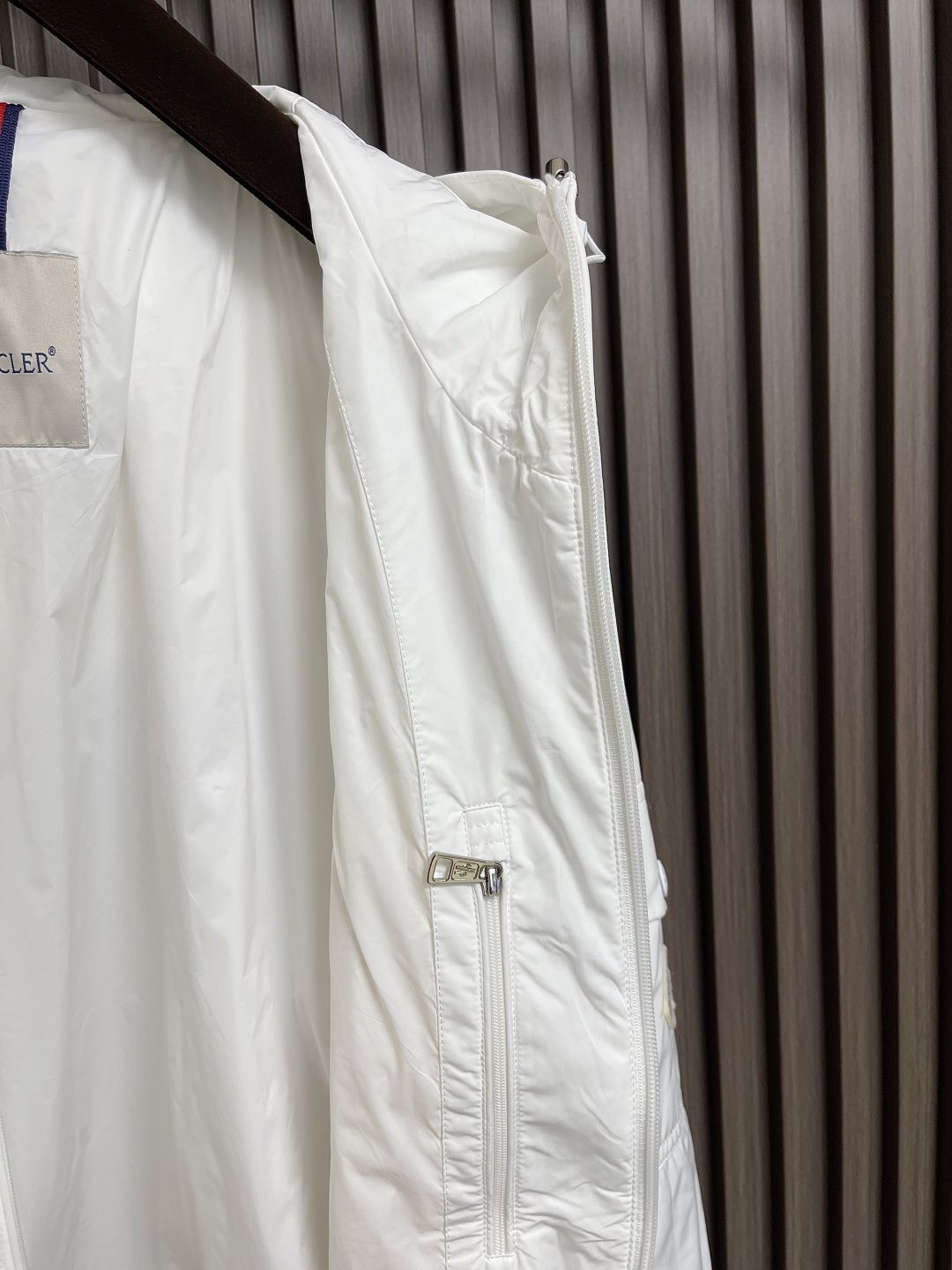 🛒🛒Moncler 2025ss早秋新款连帽夹克外套，袖臂口袋仔章刺绣logo外套，穿上就是舒适自在又显