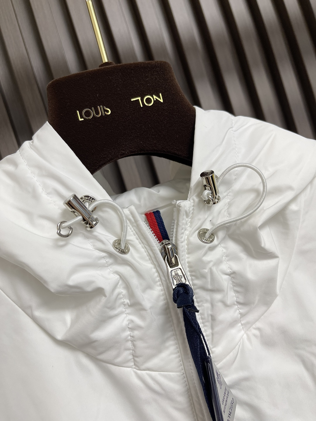 🛒🛒Moncler 2025ss早秋新款连帽夹克外套，袖臂口袋仔章刺绣logo外套，穿上就是舒适自在又显