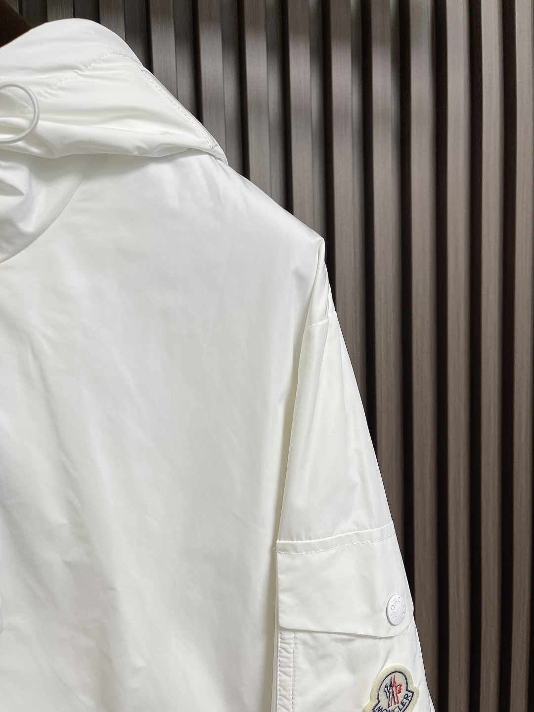 🛒🛒Moncler 2025ss早秋新款连帽夹克外套，袖臂口袋仔章刺绣logo外套，穿上就是舒适自在又显