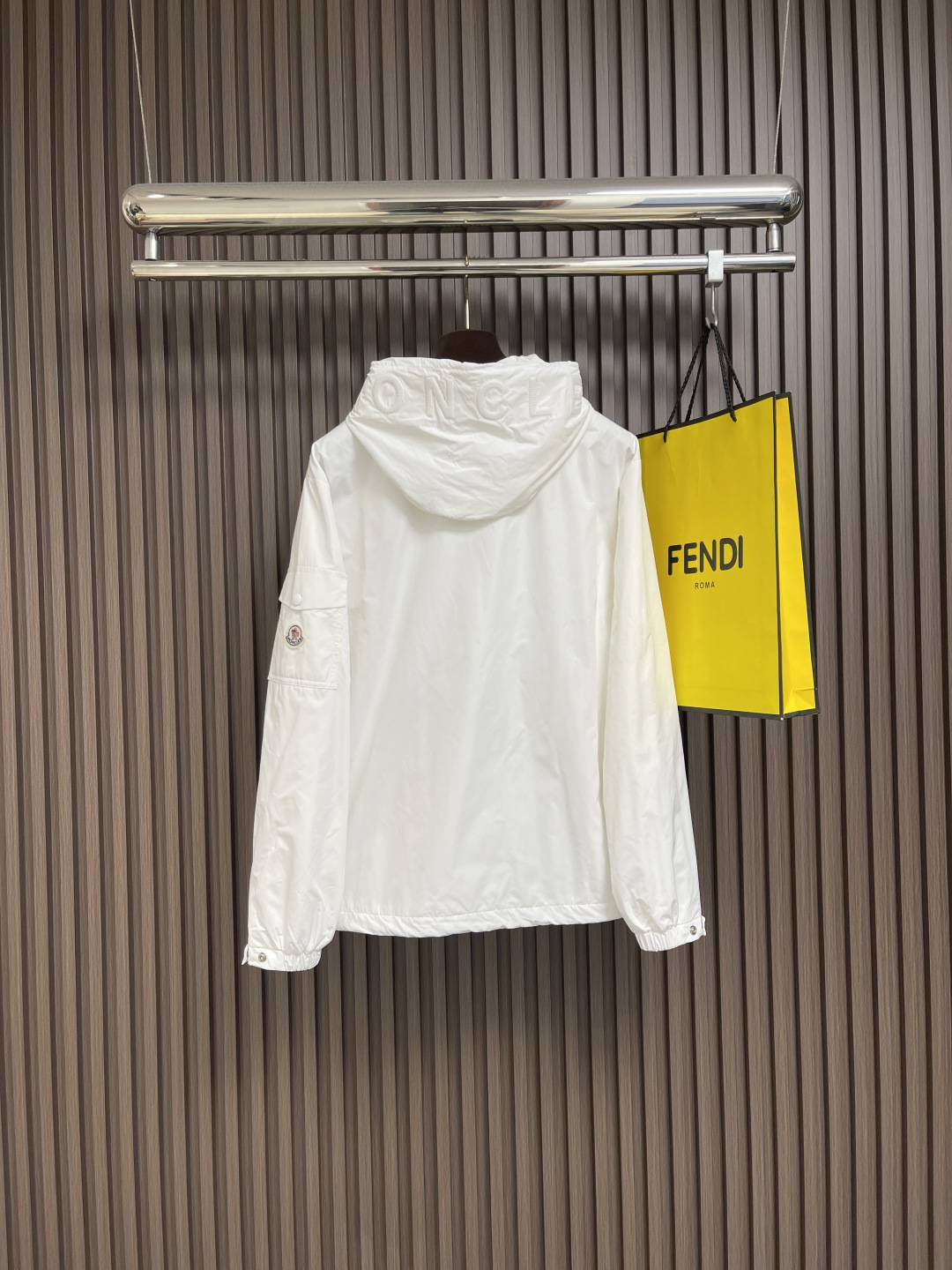 🛒🛒Moncler 2025ss早秋新款连帽夹克外套，袖臂口袋仔章刺绣logo外套，穿上就是舒适自在又显