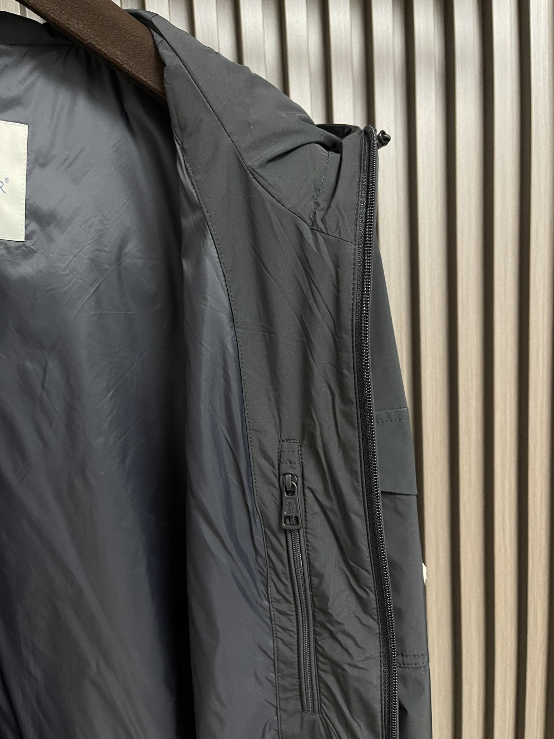 🛒🛒Moncler 2025ss早秋新款连帽夹克外套，袖臂口袋仔章刺绣logo外套，穿上就是舒适自在又显