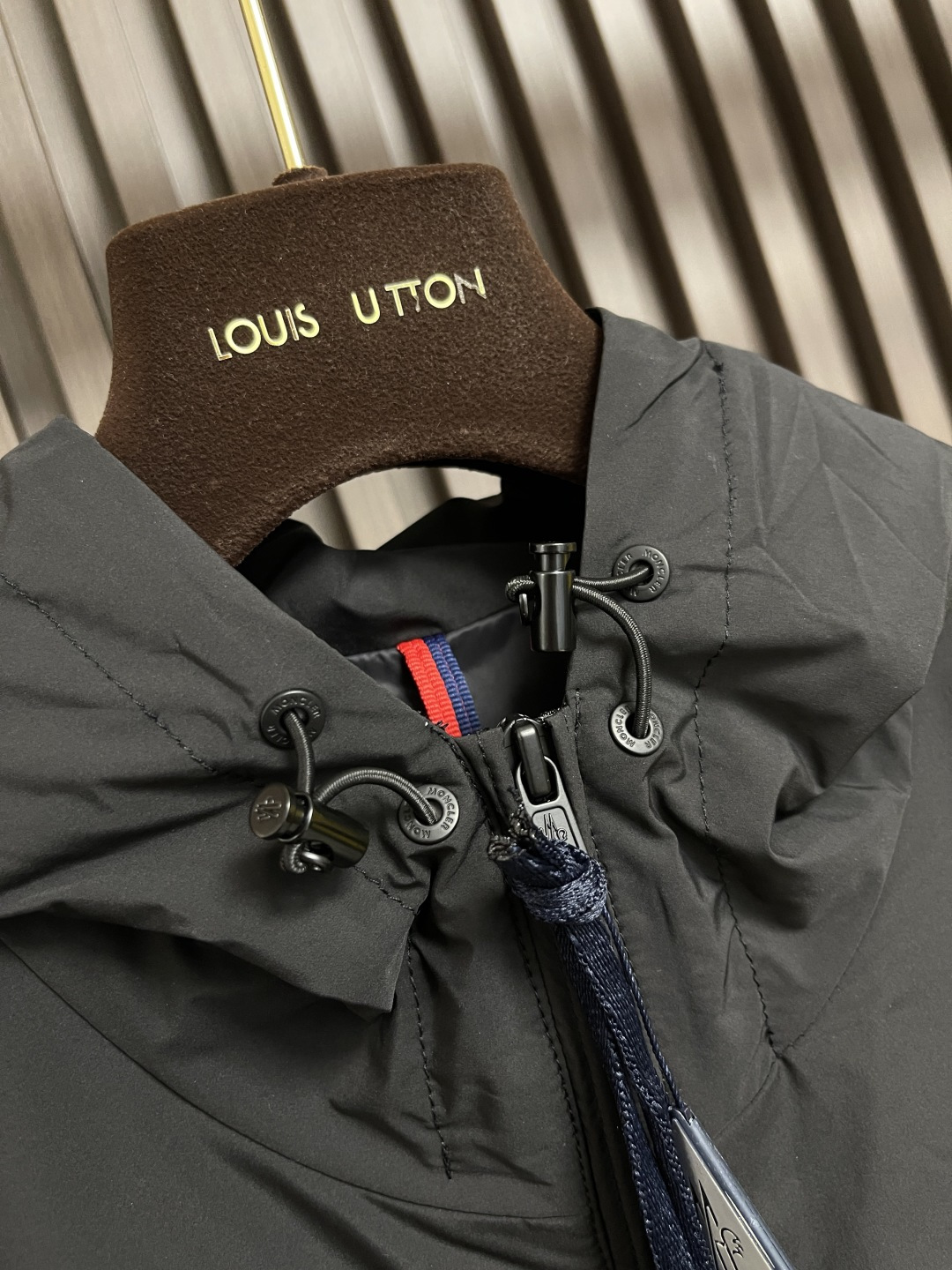 🛒🛒Moncler 2025ss早秋新款连帽夹克外套，袖臂口袋仔章刺绣logo外套，穿上就是舒适自在又显